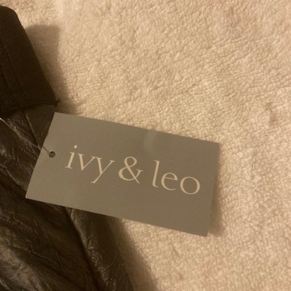 Ivy and Leo charcoal gray mini skirt medium size - Picture 2 of 12